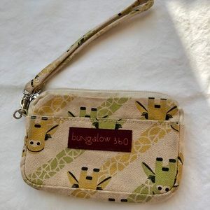 Bungalow 360 Giraffe Wristlet